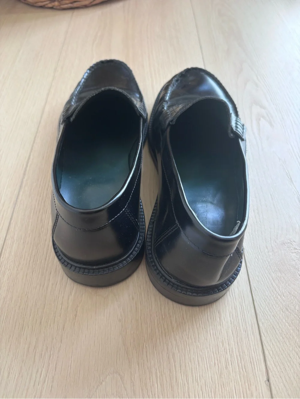 VINNY'S YARDEE MOCCASIN LOAFER IN BLACK POLIDO LEATHER